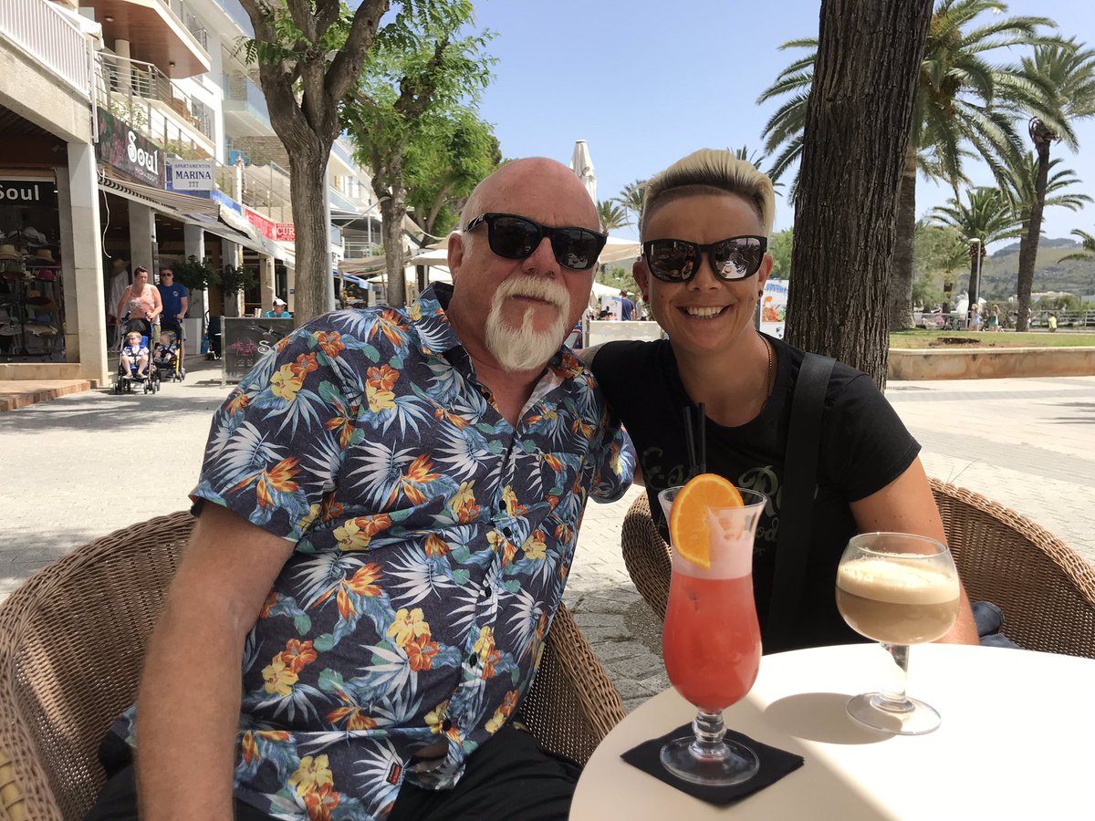 OttilieQ's tweet image. Most people know my Mum was my kidney donor (in 2007). My Dad was also my Uncle’s live kidney donor (in 1986) &amp;amp; his kidney is still going well! 
Incredibly proud to have such amazing parents ❤️ Thank you! ❤️@NHSOrganDonor #OrganDonationWeek #Kidney #donors #ShareYourWishes