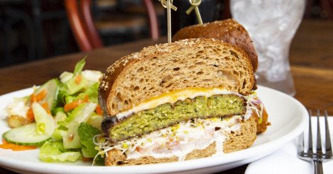 RoxyEncinitas's tweet image. Suns out, buns out 🍔🍔 Falafel Burger