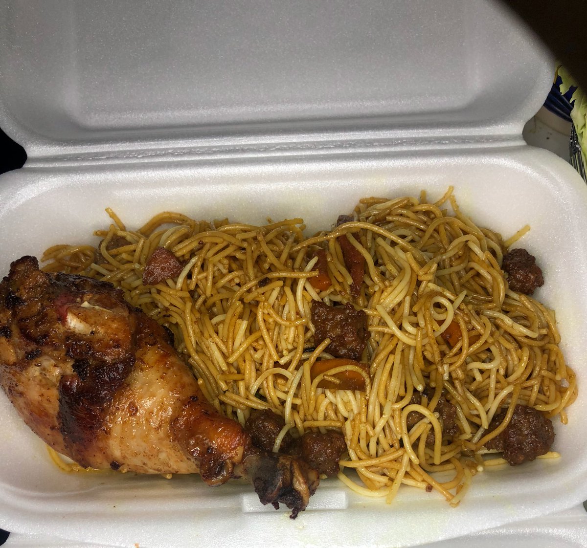 bistro_55's tweet photo. Spaghetti with meatballs available ๐ ....get this yummy plate for just 1000 naira ....deliveries and pick ups available...call or message 07017394727 to place your orders
#yummy #crispy #meatballs #lagoschefs #spaghetti #myhussle #BBNaija19 #SaturdayMorning https://t.co/QEtlIFD5cv