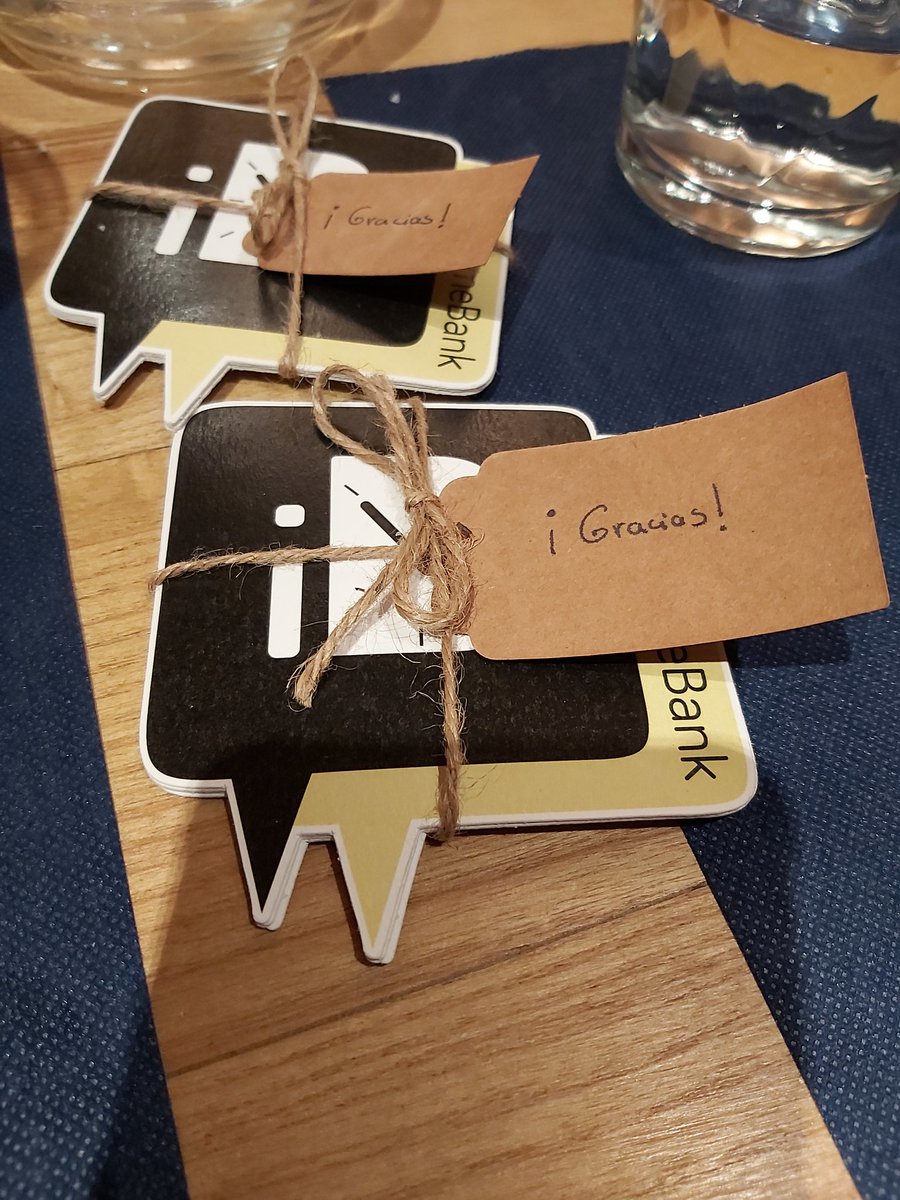 aidagda's tweet image. Cena de intérpretes + salsas picantes para valientes = menos mal que mañana no hay cabina #terplove @Interpretime #1nt