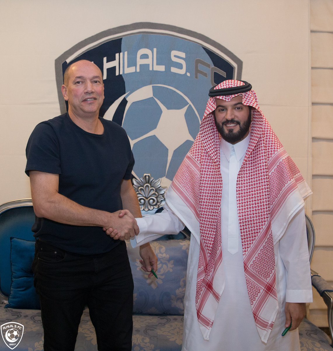 Alhilal_EN's tweet photo. 📄 “Souza” to coach “HILAL 19”.. and “Al-Mansour” appointed as a team manager 
#AlHilal 
#AlHilal_Infographic https://t.co/7APS3YFv7K