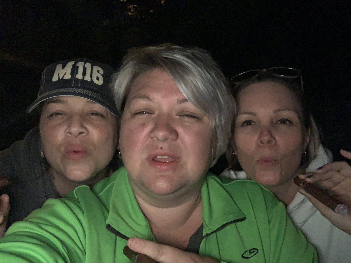 Rhonda5005's tweet photo. When the BFFL’s try to get a picture of blowing smoke and well the flash is on #cigarfail
@kellyclicker @jen_imfor15 https://t.co/mz1iPVYuRD