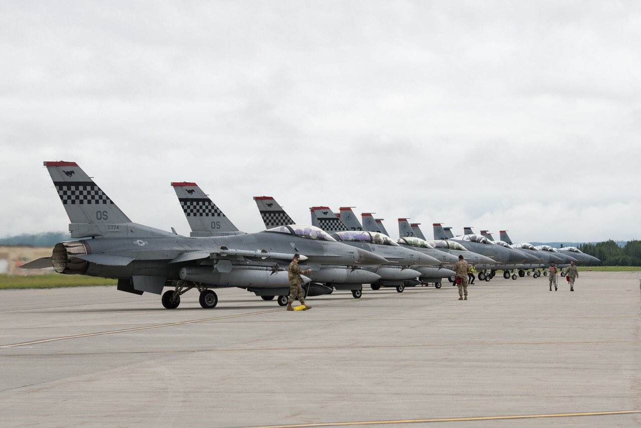 在沖米空軍嘉手納基地 正解 B 第36戦闘中隊 鳥山空軍基地 いかがでしたか テールコードは Os です ちなみに 後方に見えるテールコード Zz は嘉手納基地第67戦闘中隊に所属するf 15cイーグル戦闘機です 嘉手納基地 Kappyクイズ 米空軍 F15