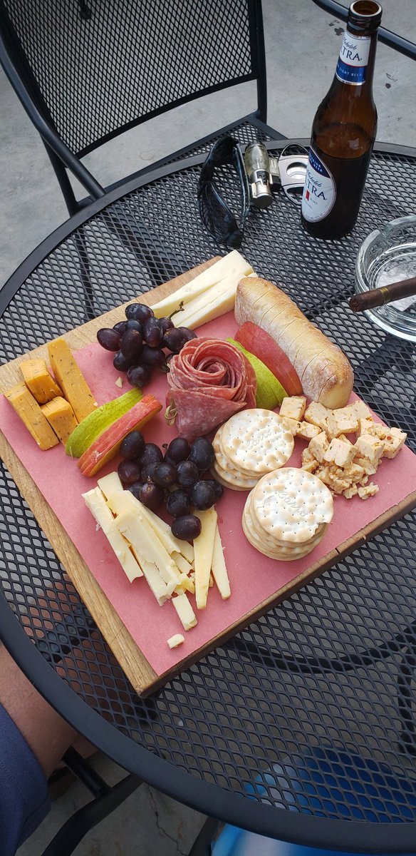 TheMistressTea's tweet photo. Oh My ....

Now that's a cheese tray.

#MistressTea 

#TexasTimeWithMistressTea https://t.co/YjdHiFyaJ6