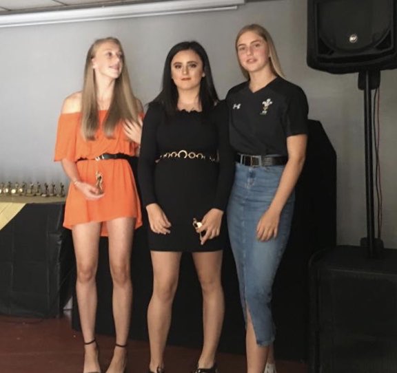 MinersHub's tweet photo. Huge thanks to @bethhuntley01 Wales 🏴󠁧󠁢󠁷󠁬󠁳󠁿 U18s 7s &amp; 15s player for being our special guest for presentation this afternoon, fantastic to have there to inspire all the younger Rhondda Miners Girls 👏👏👏 https://t.co/wuE5XnYmDD