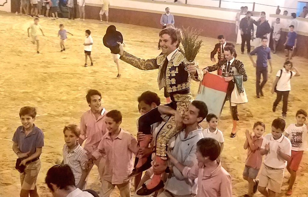 Gran éxito artístico y de público en la Novillada celebrada en Guillena. 1 oreja paseó Fermín Bohórquez, 1 oreja para Ruiz Muñoz y Puerta Grande para <a href="/danieldlff/">Daniel de la Fuente</a> después de desorejar a un buen novillo de <a href="/ToroVirgenMaria/">Toros Virgen María</a>