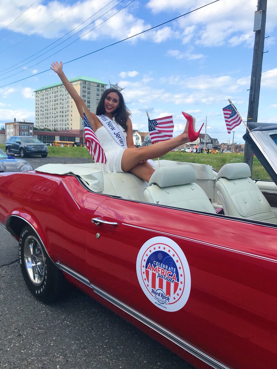 MissAmericaNJ's tweet photo. It is a beautiful day to #CelebrateAmerica and shout #ShowUsYourShoes, right here on the #AtlanticCityBoardwalk! πΊπΈβ¨ I will be riding in βBabyβ, a 1970 Olds Mobile Cutlass Supreme Convertible. Thank you, Ken Rinear, for driving me in todayβs parade.
#MissNJ #MissAmerica https://t.co/wPjbAxRy7I