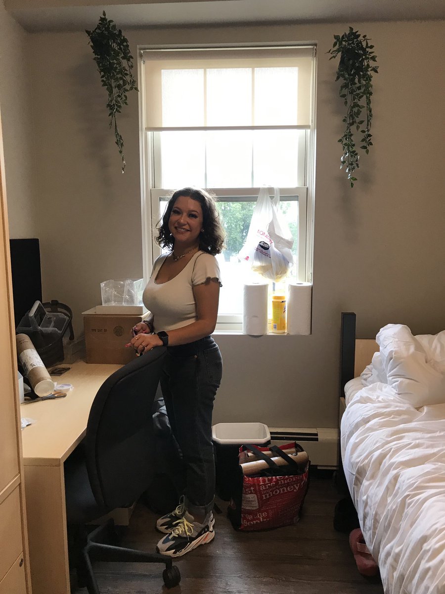 Number one moved out, moved in, moving up. Proud of you Alyssa. Have a great school year. <a href="/ApplebyCollege/">Appleby College</a> #grade12
