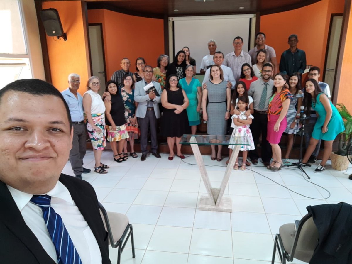 pastorotimar's tweet photo. Eis parte do povo de Deus na @IASDNoronha adorando o SENHOR, no Seu dia e na Sua Casa de Oração para todos os povos!

Foi maravilhoso! Muitíssimo obrigado @Jonatas_Lessa e @Ariane_Lessa! Sigam tal qual um #FAROL a iluminar os nativos e visitantes dessa ilha paradisíaca! #proezas! https://t.co/HgeSh51D7j