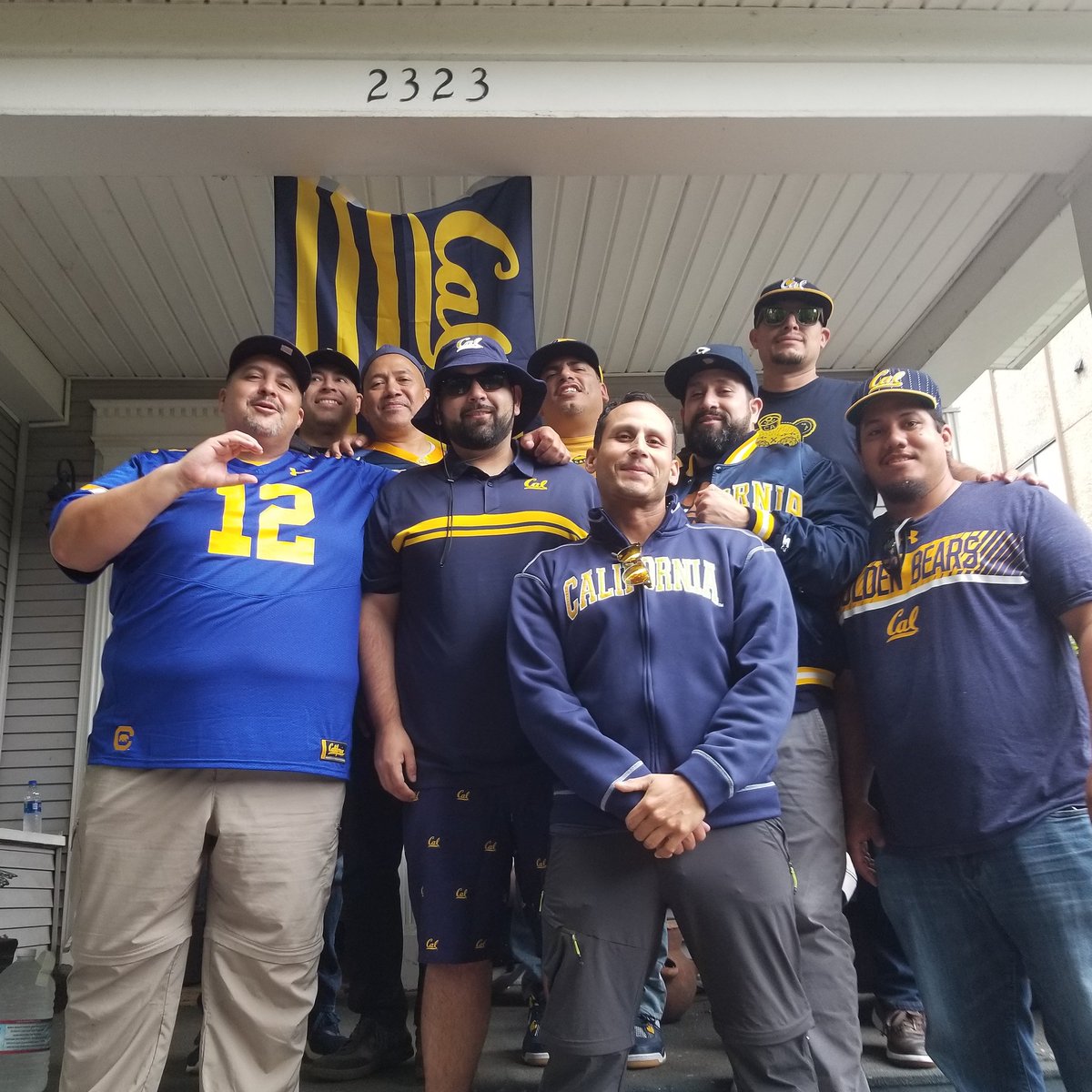 Out here in Seattle representing for #California! #GoBears #GoldenBears #BearsInSeattle #EarnIt #ucberkeleyalumni #berkeleyforlife #Seattle #huskies #gameday