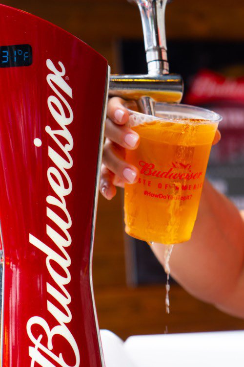 ArkDistributing's tweet image. It’s a great day to celebrate the grains, hops and brewing methods across many eras! #nationalbeerloversday #anydayisagoodday #beerholiday #icecoldbeer #budweiser #anheuserbusch #tradition