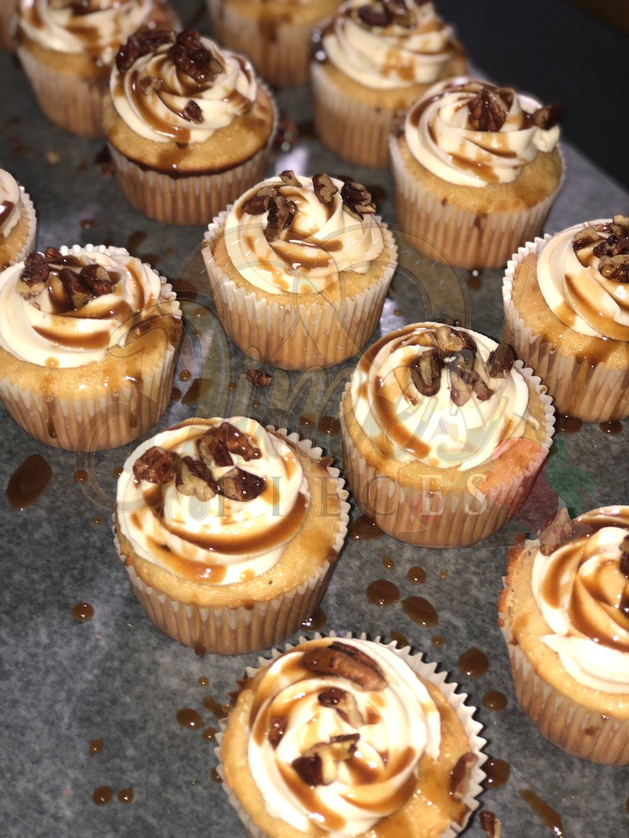 DimesPieces's tweet photo. #blacktwitter look at this magic I’ve created in here! Butter Pecan cupcake w/henny caramel buttercream frosting topped w/chopped pecans and henny caramel drizzle #DimesPieces #TheRealCandyLady #NCBaker #OrderUp #iShip https://t.co/BLE6CN1v1c