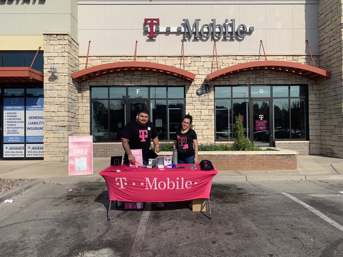 sanchezdavidds's tweet photo. Cooking up these deals today ! Come visit us at Prescott Plaza, 151 South 18th Street and take advantage of amazing deals and promotions !#greatpromos #TMobile #PlayToWin #switch https://t.co/zK7oYOCVv7