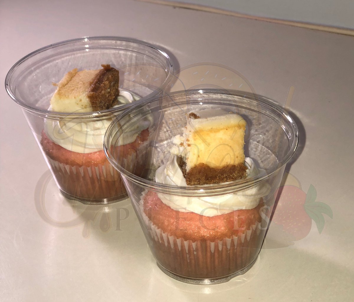 DimesPieces's tweet photo. #blacktwitter I’m live from the kitchen 💪🏾 strawberry cheesecake cupcakes w/cream cheese buttercream frosting #DimesPieces #TheRealCandyLady #NCBaker #MadeWithLove https://t.co/AXFu9nnoum