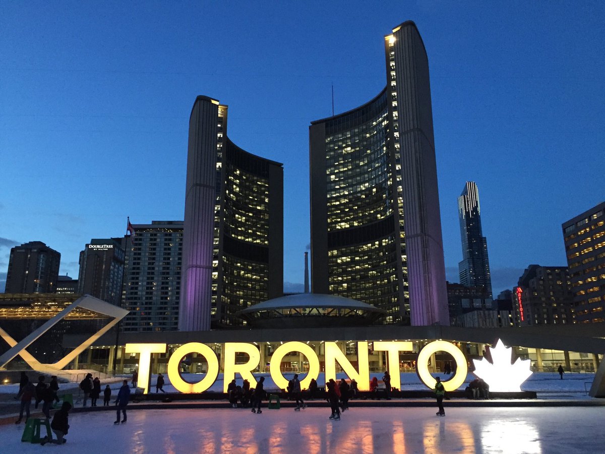 The Toronto sign will be lit in gold tonight to celebrate @BAndreescu_’s historic win at the #USOpen. Toronto is celebrating this victory and looking forward to a career filled with many more. #SheTheNorth