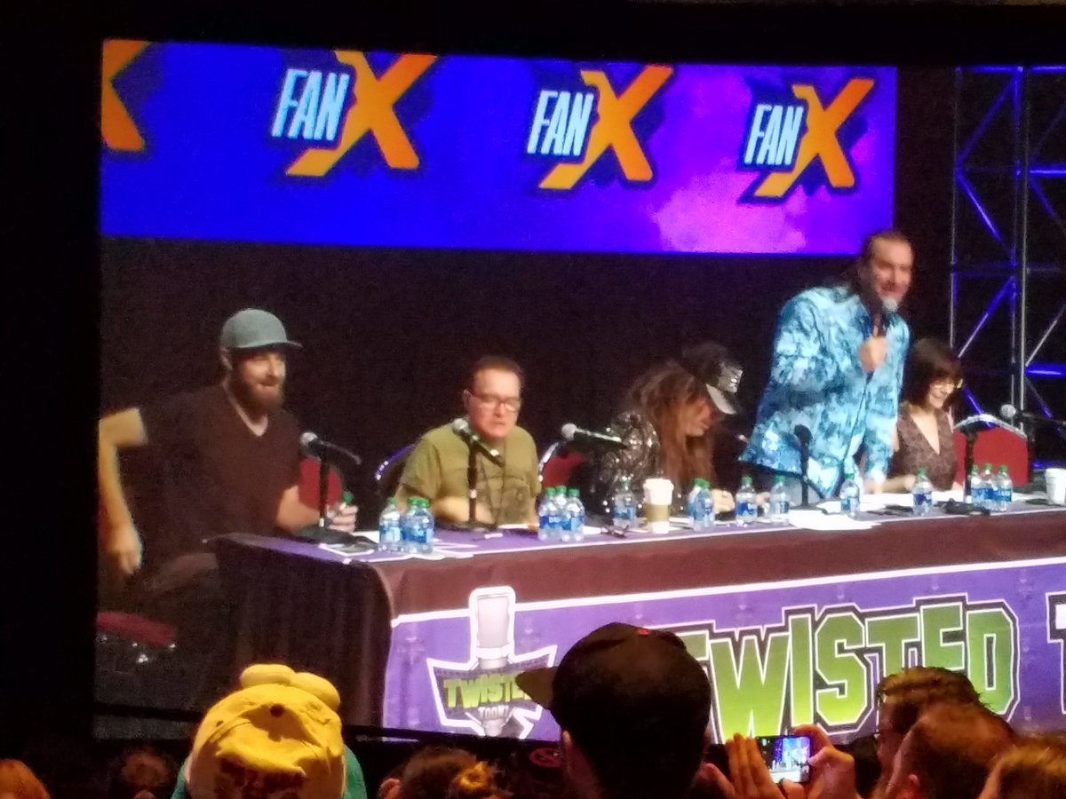 HowlingFunGames's tweet image. What&apos;s this? @RossMarquand is jumping into the madness that is @TwistedToonz at @fanxsaltlake! #FanX