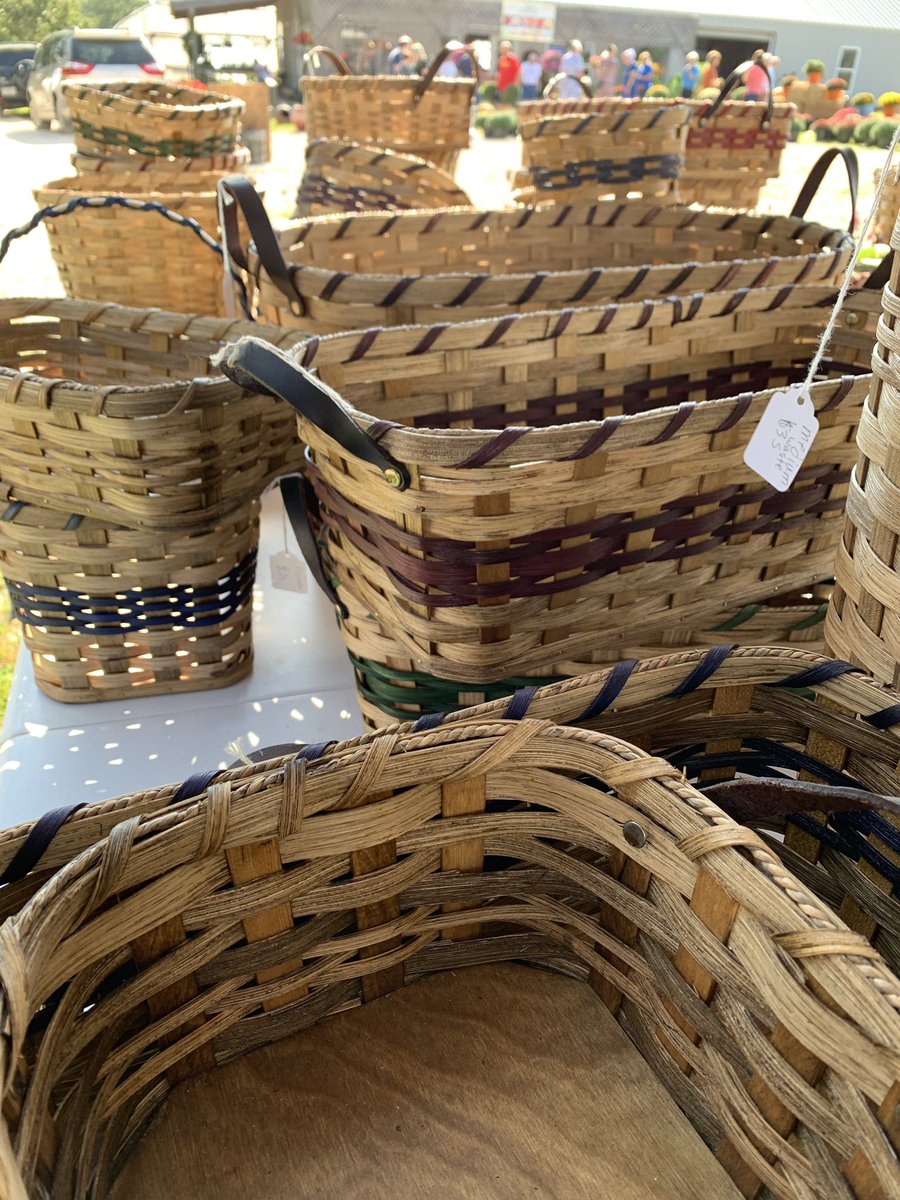 HannahKellyMO's tweet photo. Incredible Craftsmanship and Small Business Owners w/ backbones of steel abound in the #141st. The Yoder Family started a basket business this year that allows them to still pay the bills and meet goals despite obstacles that have came in the form of health challenges. https://t.co/zRk8JDn8KC