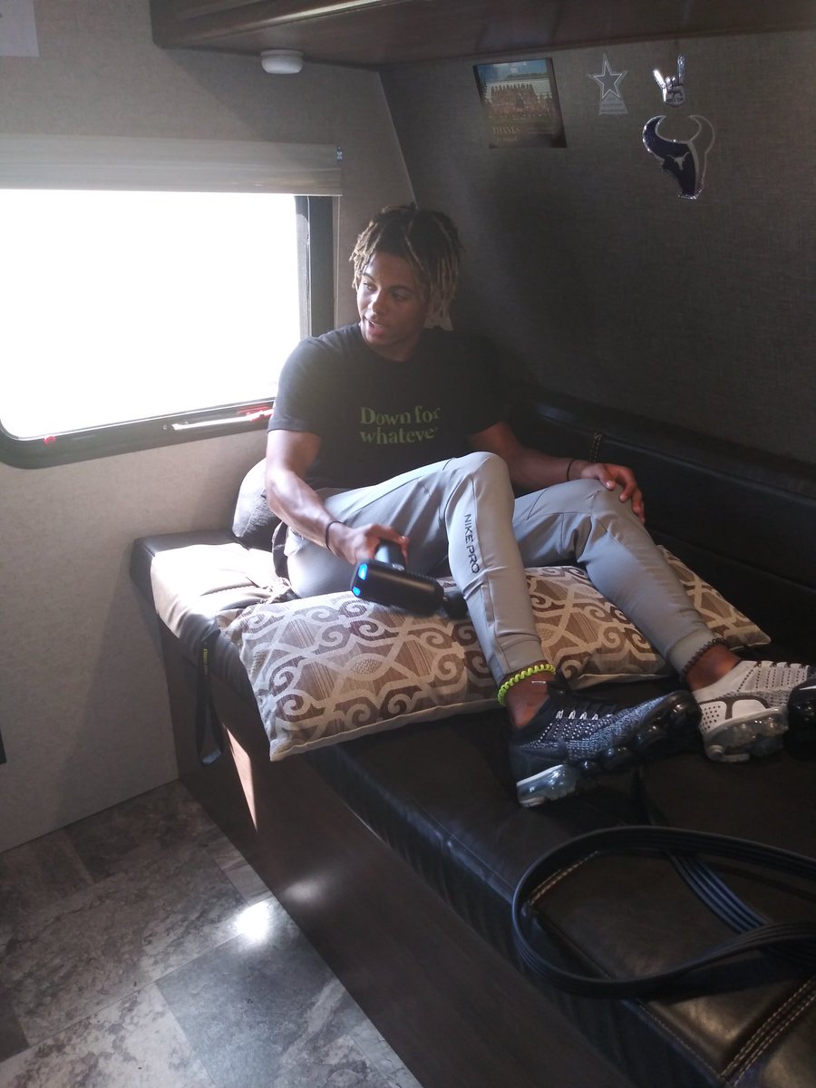 potential_max's tweet photo. Shout out to Julian Kendrick and the Bearden Bulldog Football Squad! Come see MPC and stay in the game! #massagegun #recovery #legcompression #cryotherapy https://t.co/p2OJDYbzIg