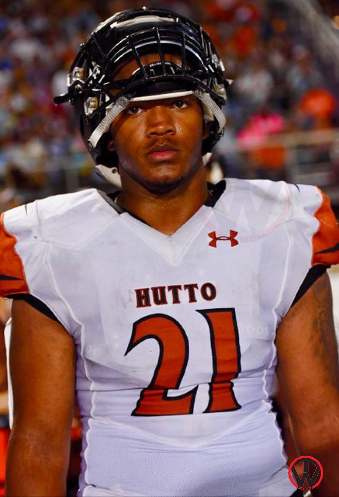 timwalter44's tweet photo. @KVNGWlll @ward1918 @landynwatson #ThinkPennywiseFromItIsScary #TheseGuysCauseNightmares2 #JustMissing @braylonSugg #TheseGentlemenBeScary #ICanTakeEmThough #Maybe2DinnerWhereIdBBroke @HuttoHS_Fball @Hutto_Hippos https://t.co/A6T2MXCu4z