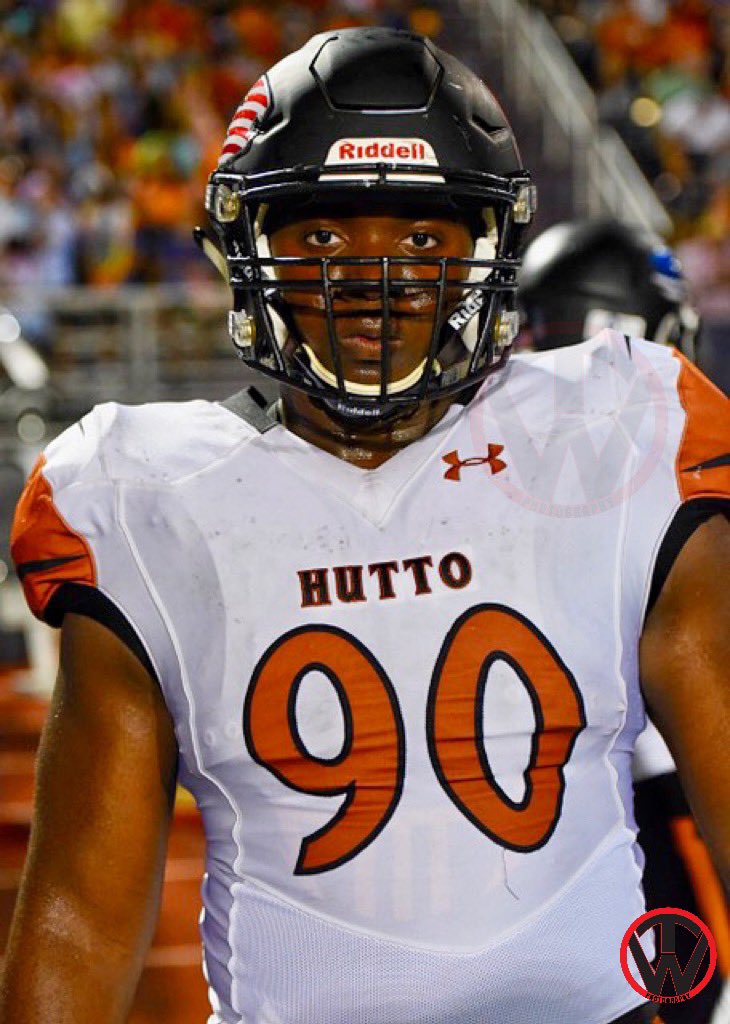timwalter44's tweet photo. @KVNGWlll @ward1918 @landynwatson #ThinkPennywiseFromItIsScary #TheseGuysCauseNightmares2 #JustMissing @braylonSugg #TheseGentlemenBeScary #ICanTakeEmThough #Maybe2DinnerWhereIdBBroke @HuttoHS_Fball @Hutto_Hippos https://t.co/A6T2MXCu4z