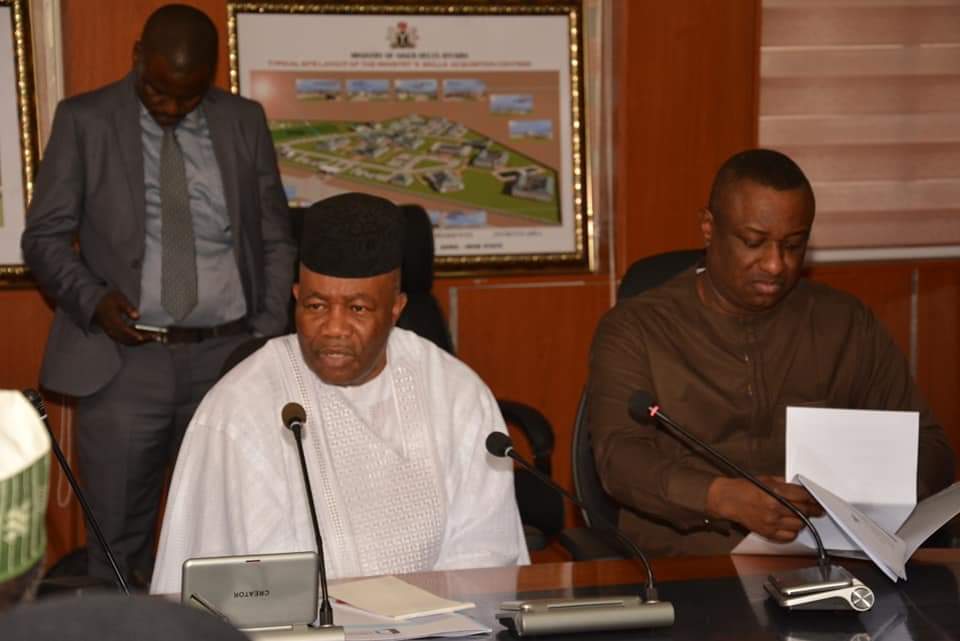 FG TO PARTNER GREECE ON SHIP BUILDING, EMPLOYMENT GENERATION IN NIGER DELTA akwaibom.info/fg-to-partner-…