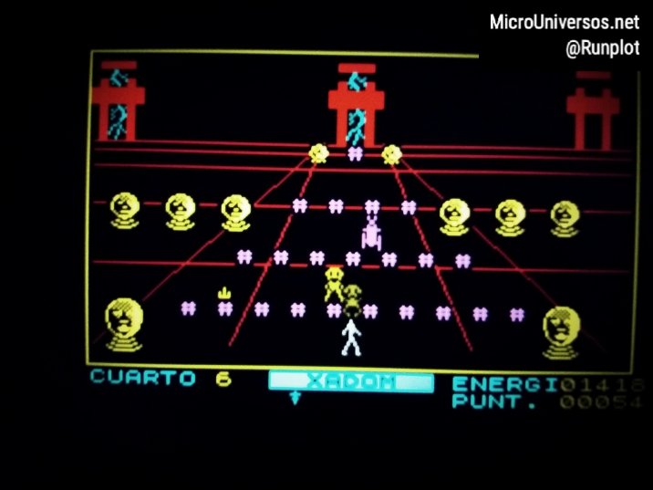 Runplot's tweet photo. #RetroSession de sábado con ... #Xadom #ZXSpectrum !!! Un #videojuego cuyos gráficos me hipnotizaban!!! Ese fondo negro, líneas de color como neones, pantallas con objetos a descubrir!!!
En mi imaginación así eran los videojuegos cuando los descubrí a principios de los #80s !!! https://t.co/YpS6kdyJr2