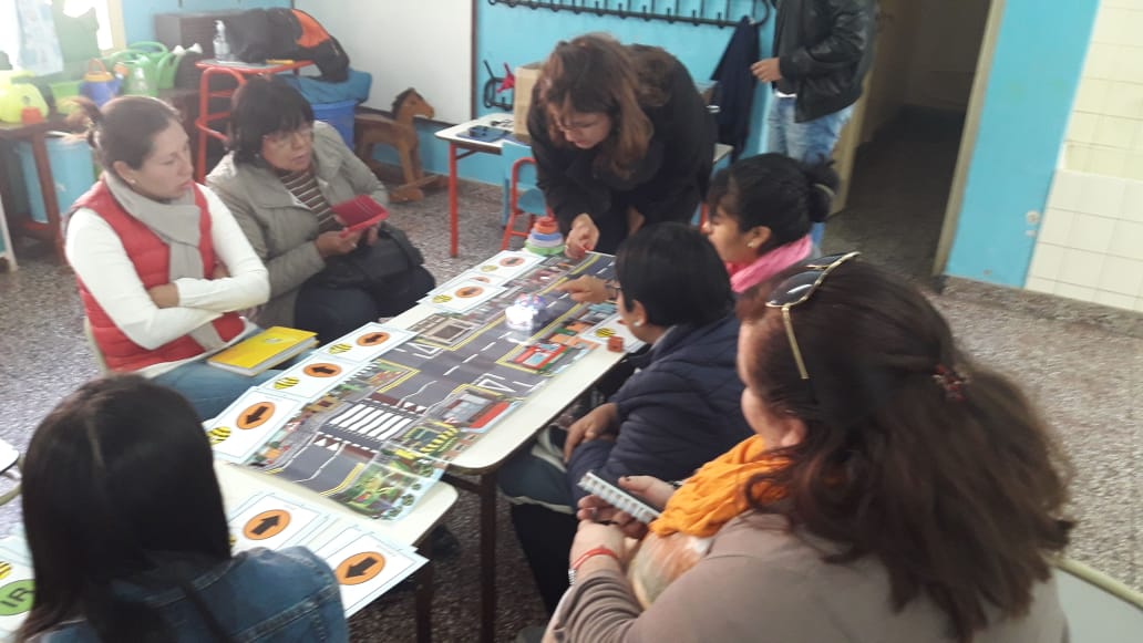 JoanaChocobar's tweet photo. #Chicoana ya cuenta con los kit de robótica en @NivelProv ! 👏🤖 Y sus docentes avanzan con los talleres #EducaciónDigital @educarportal @MEducacionSalta @s_sciesalta https://t.co/vxumKDloAE