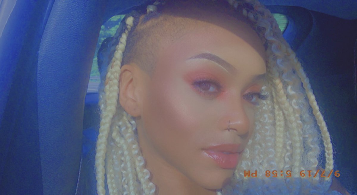 des_monroe's tweet photo. Blinded by my own beauty✨ #SelfLove https://t.co/idqjviiivj