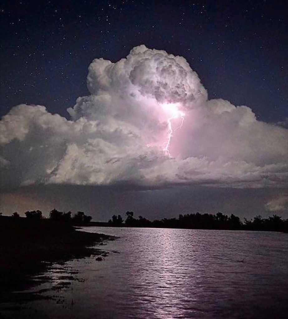 مكامن الجمال تنبع من السماء 🌌