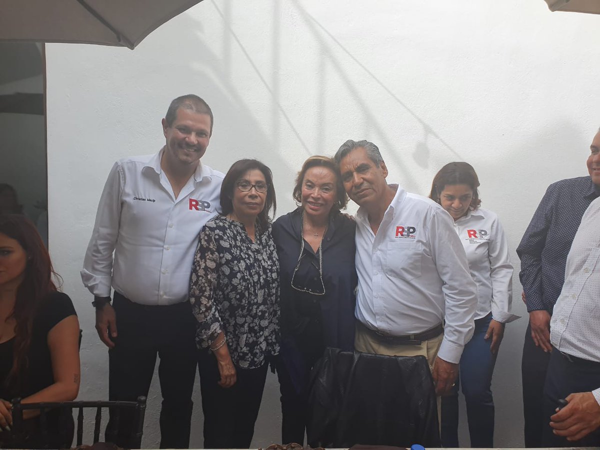 MxM_Puebla's tweet photo. Estamos muy orgullosos de estar con nuestra Líder Vigente en #Puebla #LaMaestra es hoy por hoy nuestra fuerza de unidad y único liderazgo https://t.co/6vsK5UUWWq