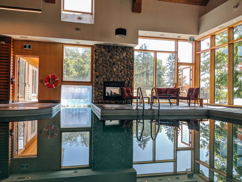 Indoor pool, outdoor pool, sauna, steam room, and a spot to cozy by a fire = one of our favourite hangouts.

#discoverON #kawarthas #resortlife #travel