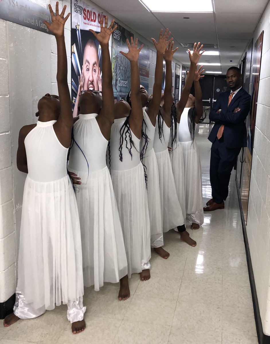 PrincipalEligon's tweet image. Squad Goals 2.0 #impossibleispossible #blackviolin #dreamer #browardstrong💪 #wineverymoment #wildcatstrong🐾 #walkerpride #kennedycenter #turnaroundarts #kencenreach #myqueens👑