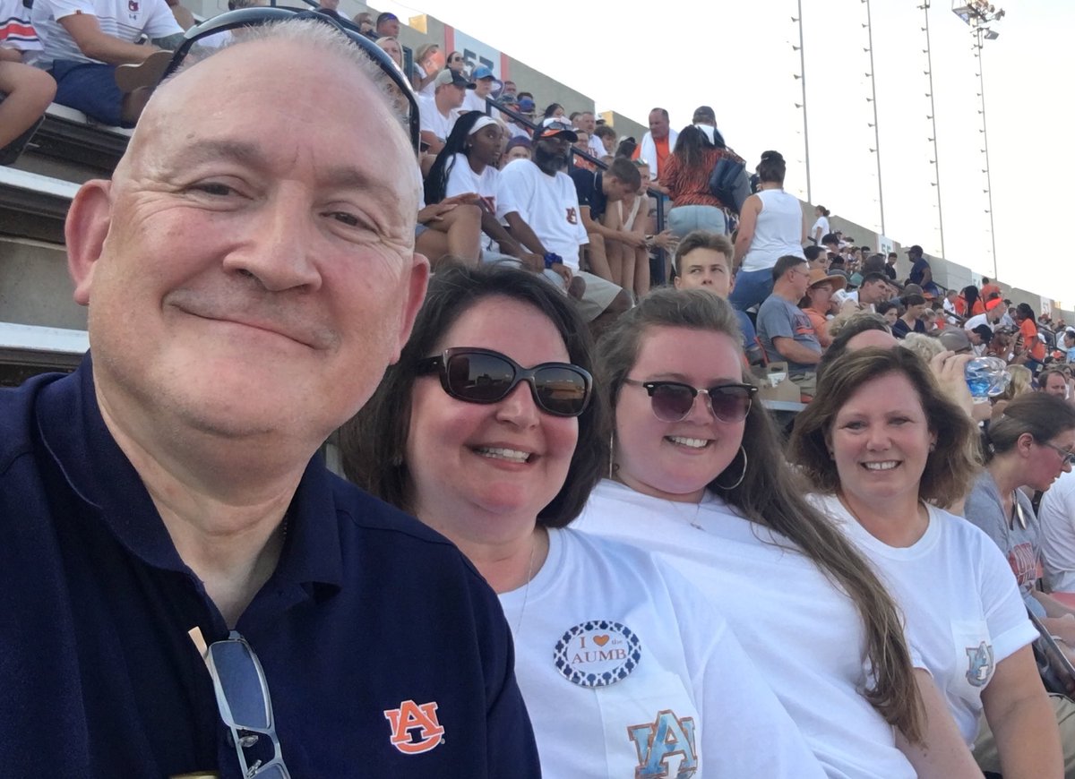 ldmanis's tweet photo. Auburn vs Tulane. Go Tigers!! 🧡💙🧡💙🦅🦅#WarEagle https://t.co/O3gURy9fn7