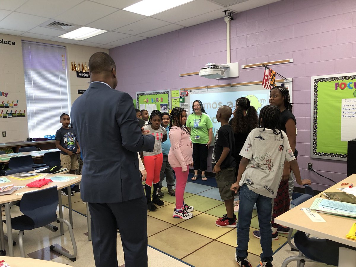 LyonsMill's tweet photo. Making connections between Spanish &amp; English words completely engaged @MsBarerLMES grade 4 students during their very first @LyonsMill Spanish lesson taught by the amazing @SraChupnick  - thanks @BCPS_Sup &amp; @RJones_8 for stopping by! @BaltCoPS @BCPS_WorldLang #WestZoneAchieves https://t.co/xCeT6DGVgw