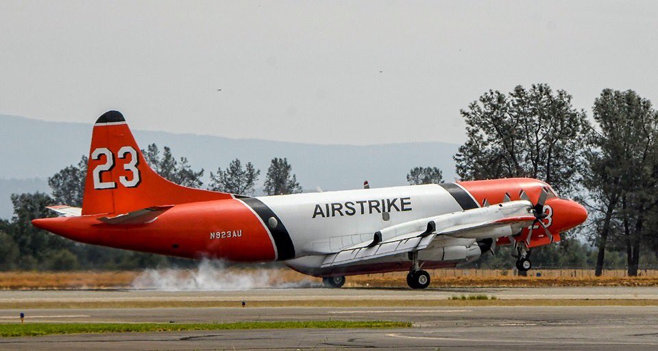 mofilly's tweet image. New Airstrike P3 Tanker first day returning to service. Reloading at Redding AA base. #redbankfire #P3 #airstrike #cafire #redding #reddingairattackbase