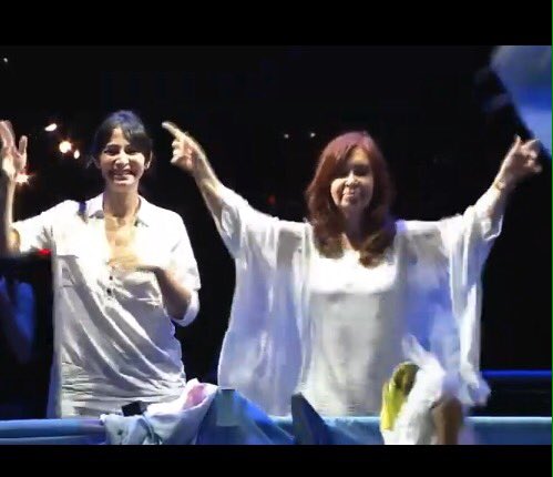 BEATRIZSIL4o's tweet photo. @CFKArgentina #TeQueremos #VerteSonreir #QueLindoVolverAVerte https://t.co/vAmoczTmmY