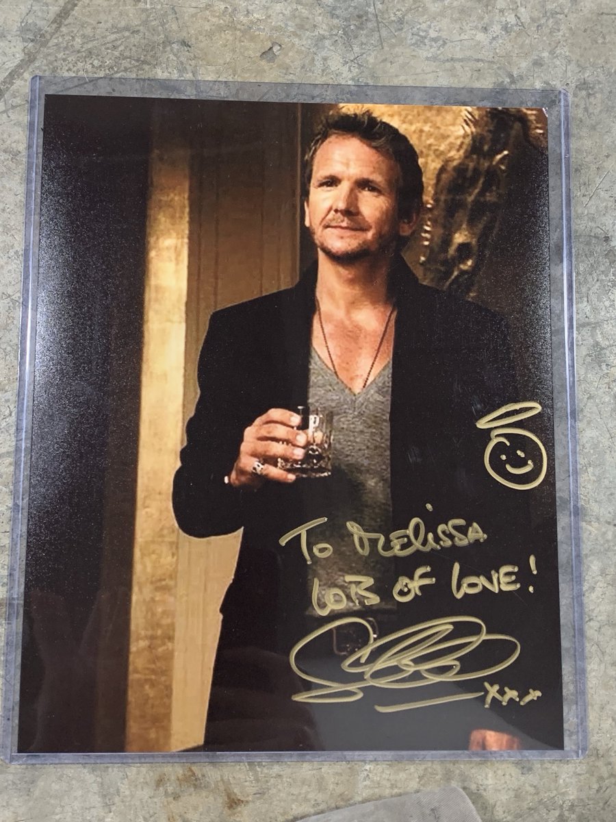 jo_lyric's tweet photo. Also got an autograph from @sebroche who is also really nice and amazingly talented as well as wonderful ❤️ #FanXFall19 https://t.co/KIrAiXNBbQ