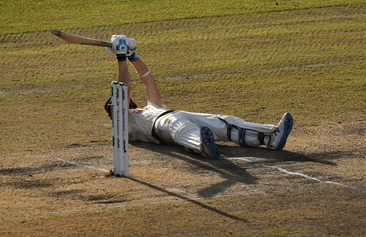 Confirmation that Steve Smith bats in his sleep cricket.com.au/news/match-rep… #Ashes
