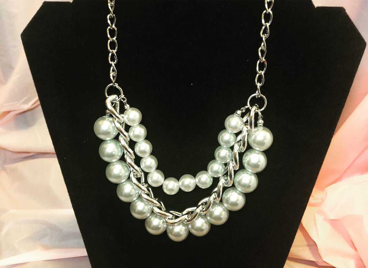 DirtyRedBlessed's tweet photo. LJK Fabulouz Accessories has you covered....every lady should have pearls... DM and get to get yours #FamilyFriendsFun #5dollarhabit #cateringtoyou #AffordableFashion #OnlineShopping #boldandbeautiful #anyoccasion #PaparizziJewelry #uniquepieces #leadandnickelfree https://t.co/DFgbMOkvP5