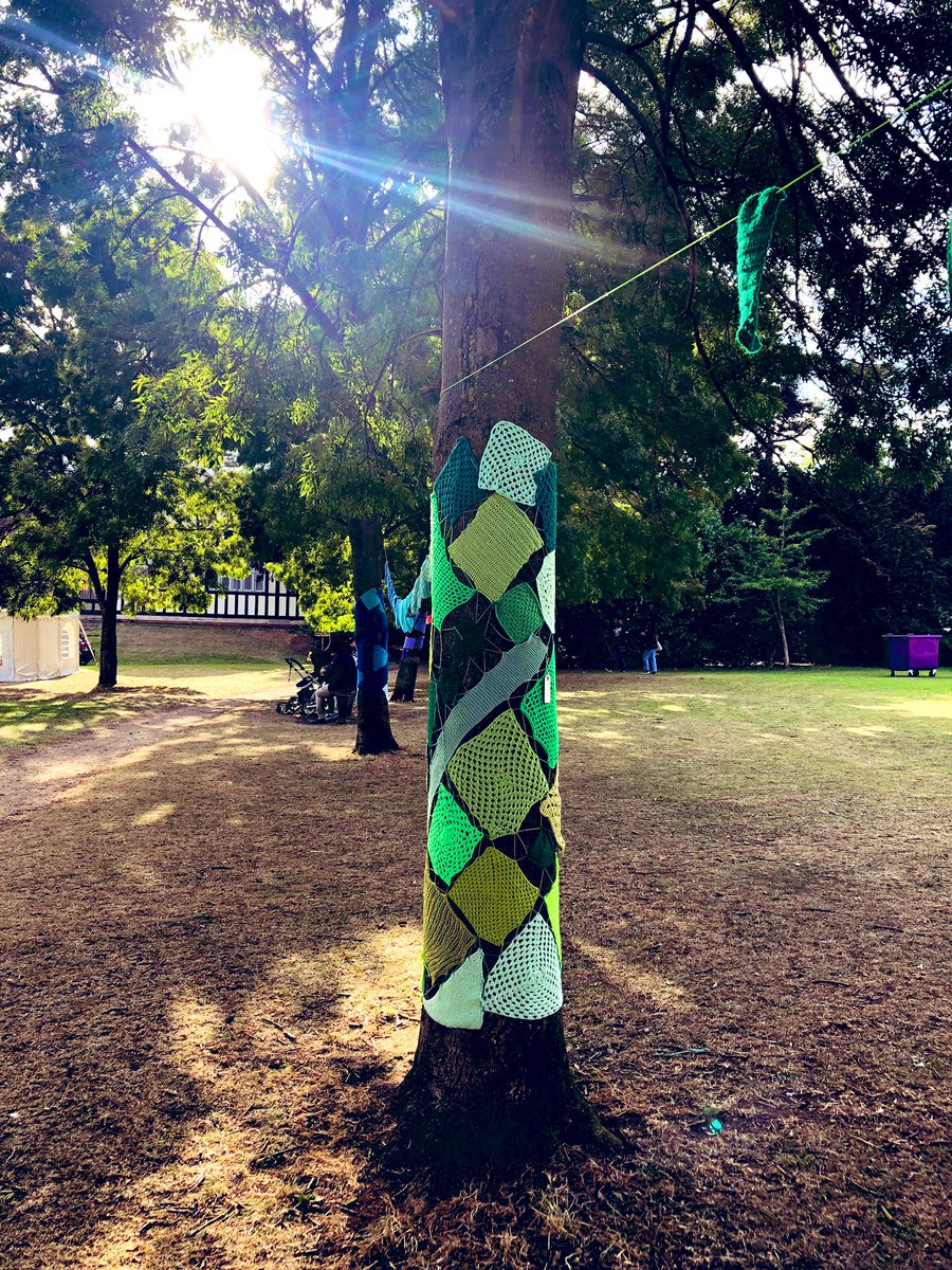 Did you see the amazing #yarnbombing our lovely <a href="/lemon_ginger/">Lemon & Ginger</a> group did in #BedfordPark for <a href="/Spectacularts1/">SpectaculArts Foundation</a>? #LGYarnBomb.