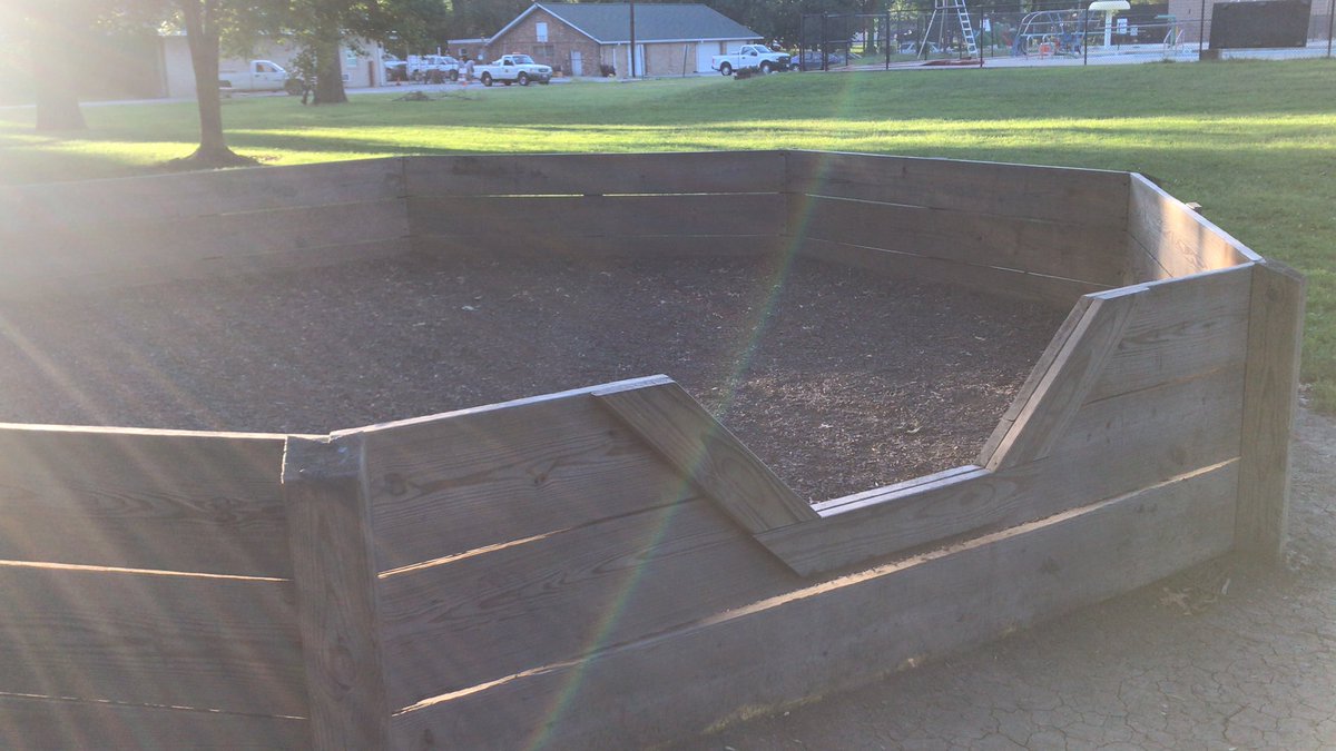 GCHSFCA1's tweet photo. Come out and play gaga ball with us! We’ll have jack in the box tacos and lots of fun, just bring a drink and a friend! See you at 6:30 ✨ https://t.co/VA4RHXbCRy