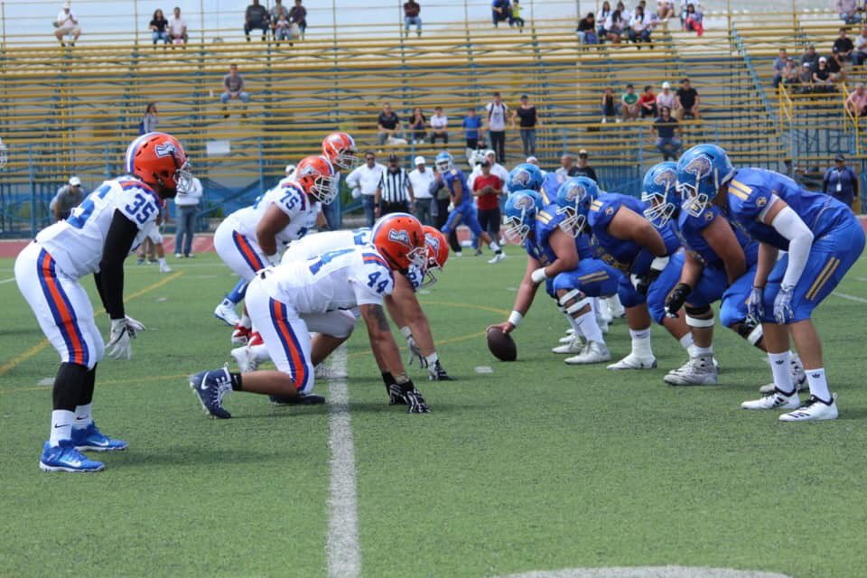 Kamas_Deportes's tweet photo. LEVANTEN LA CARA 🏈🐔👊🏻

Hoy no se pudo, pero esto apenas comienza, es mejor terminar el torneo ganando, recuerden que esta temporada va por todo #Tamaulipas, ¡ANIMO!.

#Correcaminos @UAT_mx cayó en su debut 16 vs 36 ante Lobos UAC...

#ONEFA #UAT 
#TodosSomosUAT
@OnefaMX https://t.co/vm01r87Cjt