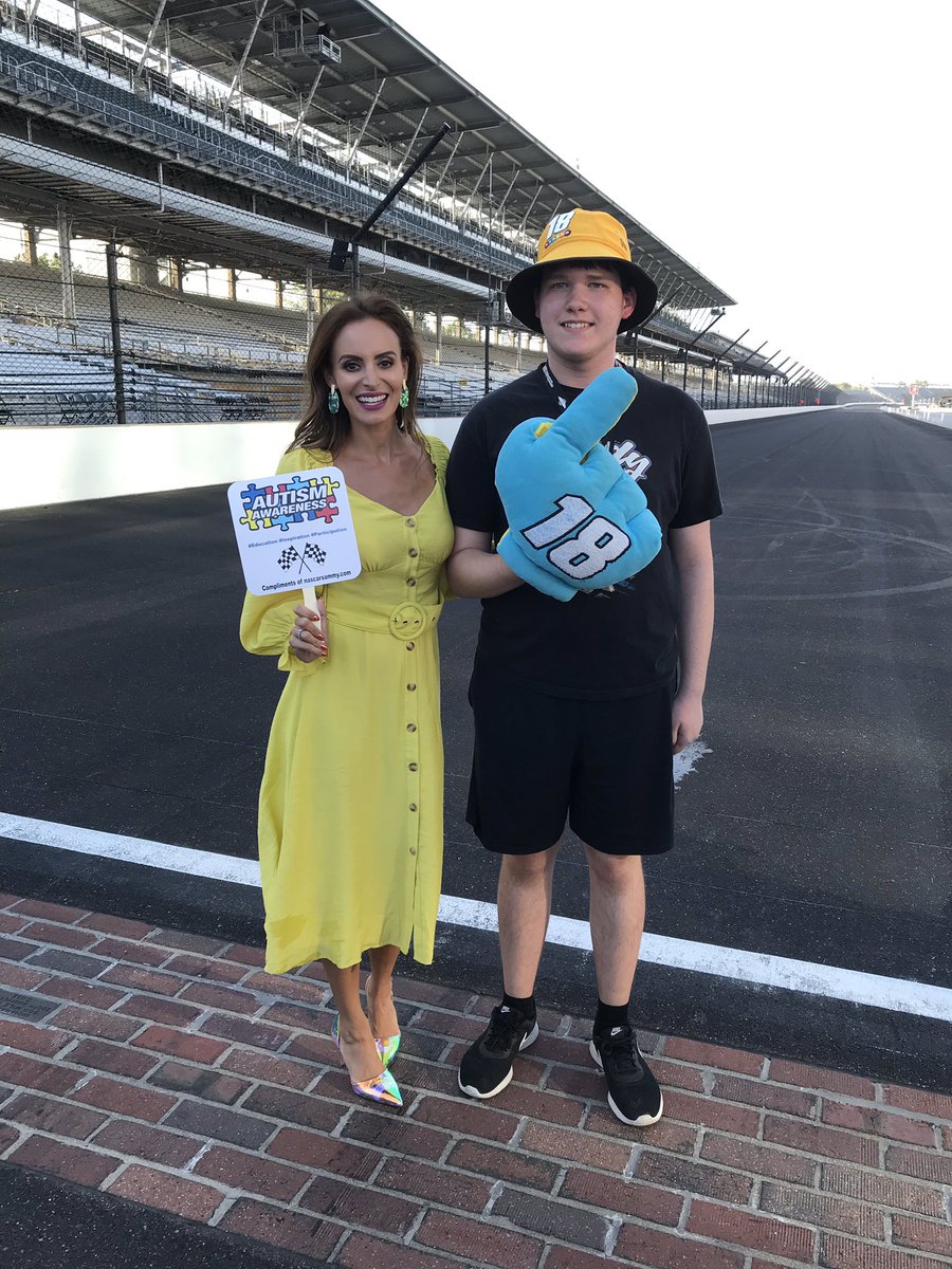 NASCARSammy's tweet photo. Hi @SamanthaBusch!🙋🏻‍♂️Thank you for stopping to visit with me at the @IMS bricks! I’m so happy to share my #AutismAwareness mission with you. The photo is awesome! 👍🏻🏁🧩 https://t.co/A09daGPSJ6