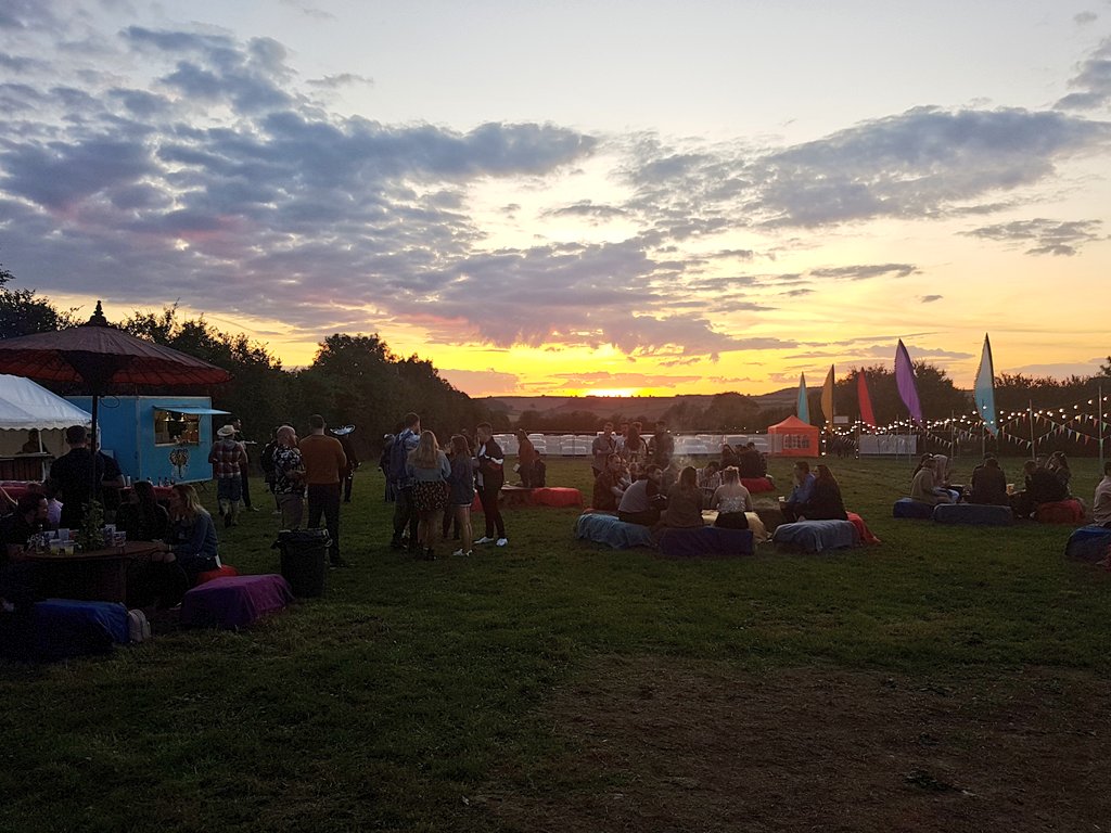 JSWHARFE's tweet photo. U5 6k on rent party!! What a fantastic evening!! We are set for a BIG FY2020!! #U5ALIVE #fieldgood https://t.co/TGTqI8YORN