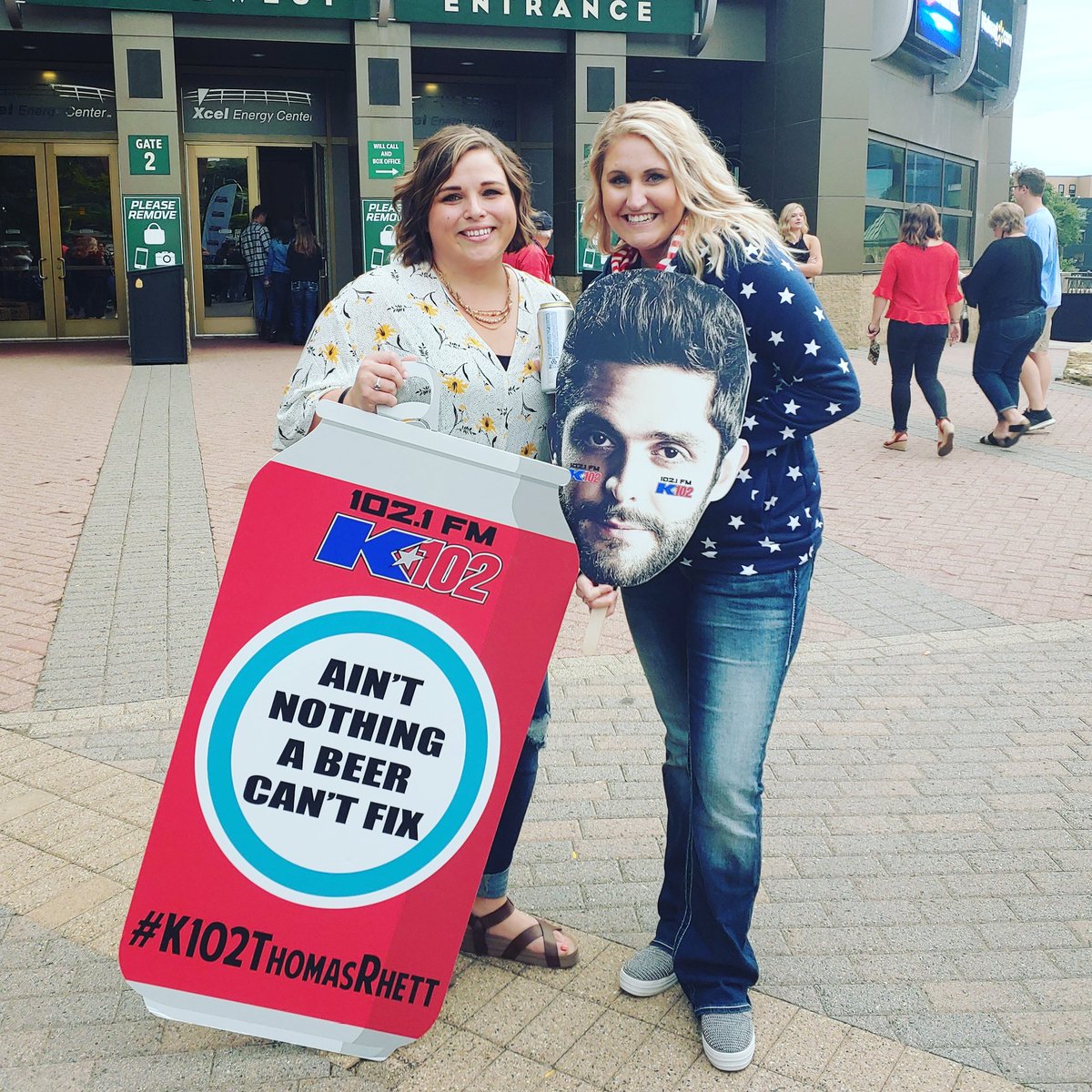 Kas43Scheffler's tweet photo. #K102ThomasRhett #ThomasRhett #k102 #k102ismycountry #BESTIESNIGHTOUT https://t.co/DfA8qpNHZU