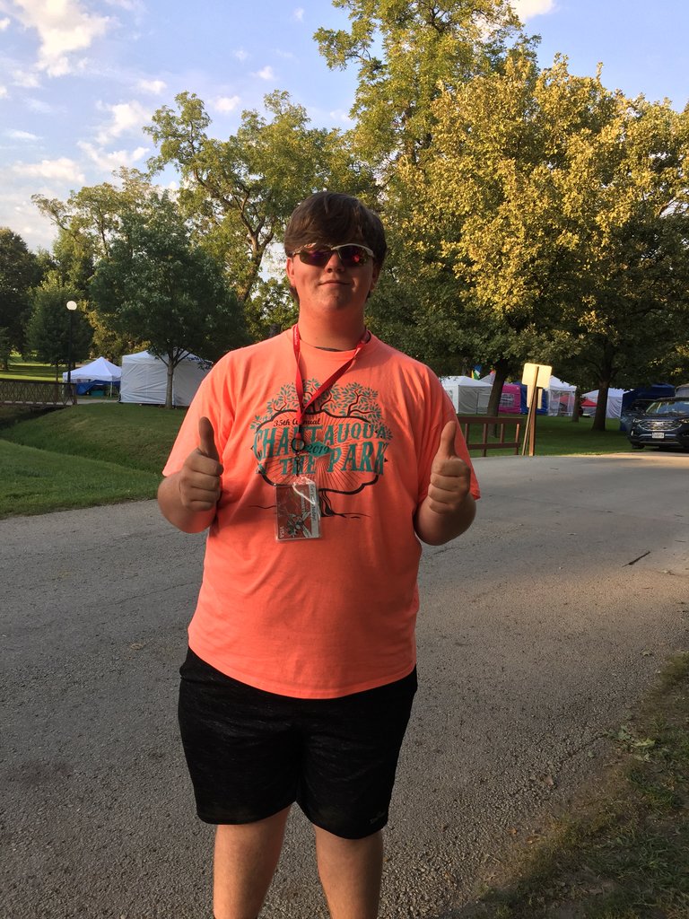 HornetsCHS's tweet photo. This kiddo worked 12 volunteer hours today at the Chataqua in the Park! Yes! 12 volunteer hours on a Saturday! We ❤️ our Key Club! In addition, 11 other students volunteered today as well! #communitymatters #youareawesome #servicelearnimg #hornetsr2 #givingback https://t.co/xCLH61gLUw