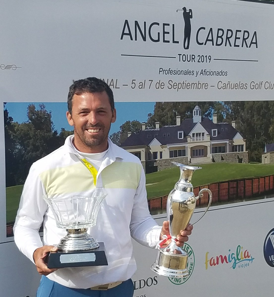 La felicidad de quien se llevó todo!! <a href="/miritocarranza/">Clodomiro Carranza</a> ganó la Final en <a href="/CanuelasGolf/">Cañuelas Golf Club</a> y se quedó con el Ranking del #AngelCabreraTour2019
Imparable!! 🔥🔥🏆🥇🍾👏