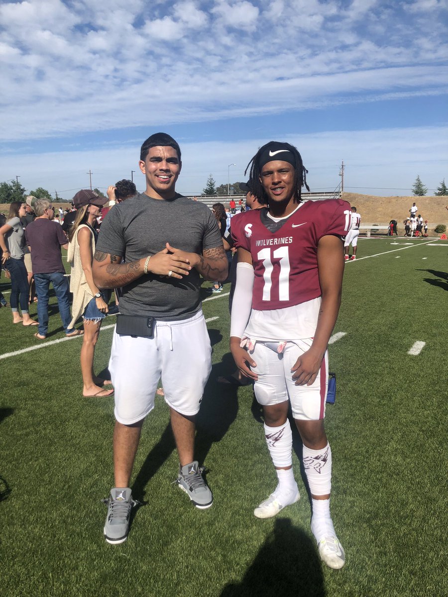 antonioewing23's tweet photo. Had to come check the guys out, was a good close game. Know they got a good szn ahead 🏆🤙🏽 #LLC4L @VonBowie https://t.co/q6MvxCPfsg