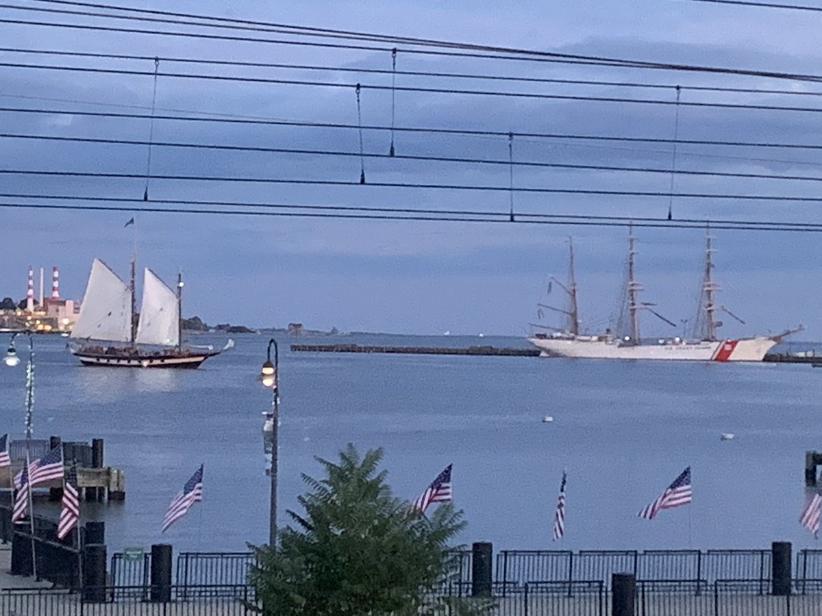 NLMayorMikeP's tweet photo. It beautiful evening in the most beautiful city @NLCT @CTMaritimeFest @ChamberECT @CTPortAuthority https://t.co/7si1XkuupY