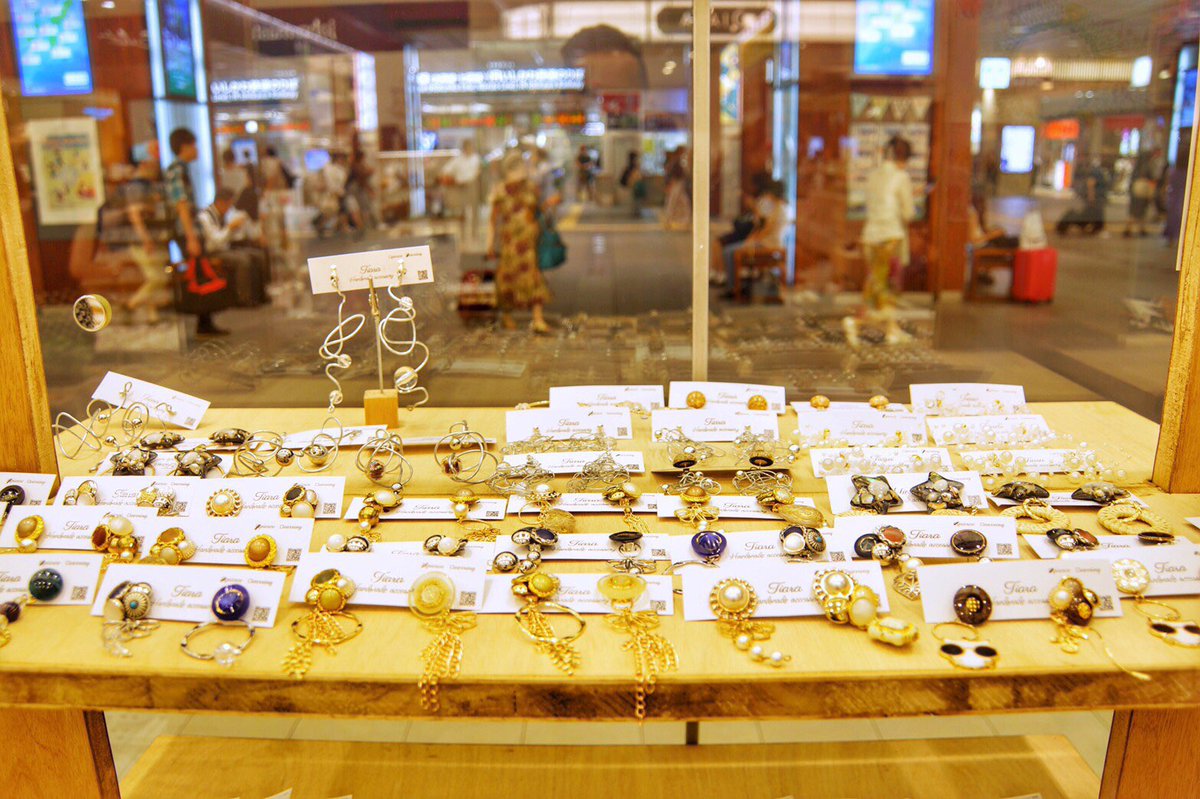 BijouxRapport's tweet photo. 金沢駅百番街Rinto正面エントランスにて総勢70名分の作家様ハンドメイドアクセサリー販売中！
9月8日までの期間限定✨
本日最終日となっております！
商品残り少なくなっております！
この機会にぜひお気に入りのアクセサリーをお探しください！
#金沢駅#ハンドメイドアクセサリー#Rinto https://t.co/88LKn762Ih